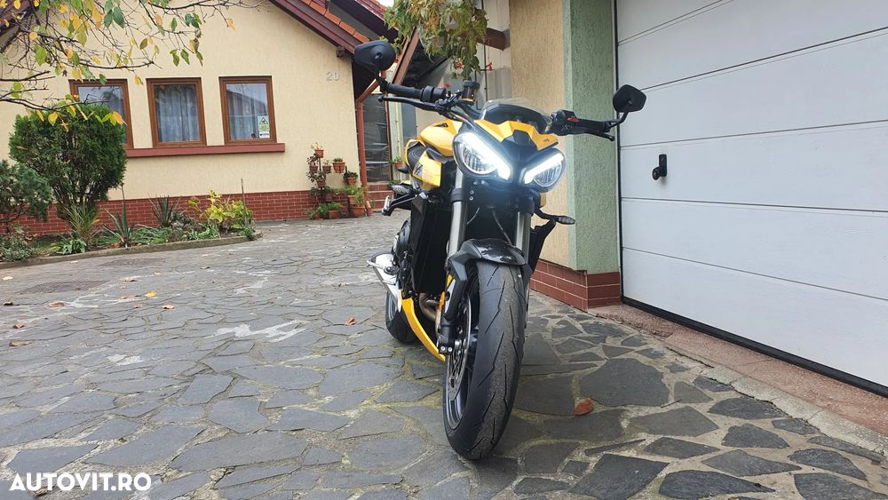 Triumph Street Triple 765RS - 11