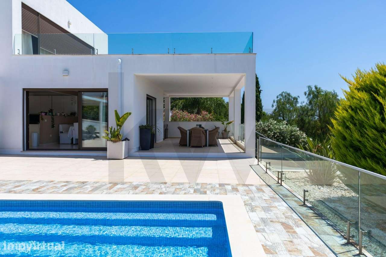 Moradia T4 - Espaçosa - Com Piscina e Garagem - Grande imagem: 4/60
