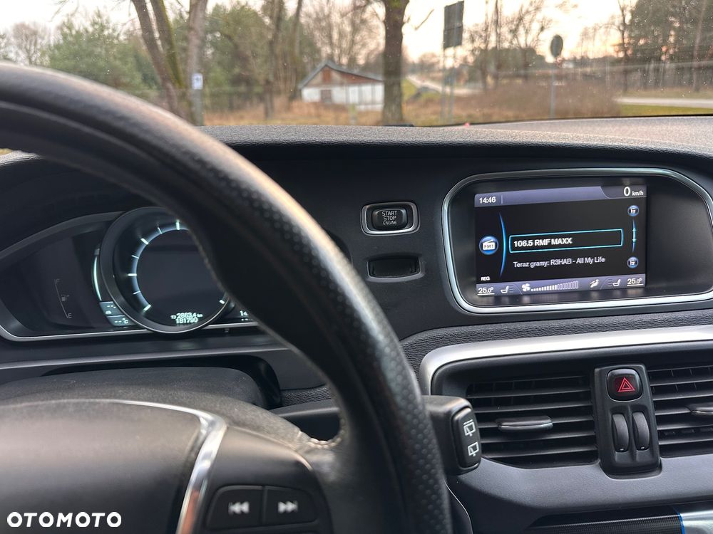 Volvo V40 D2 R Design - 24