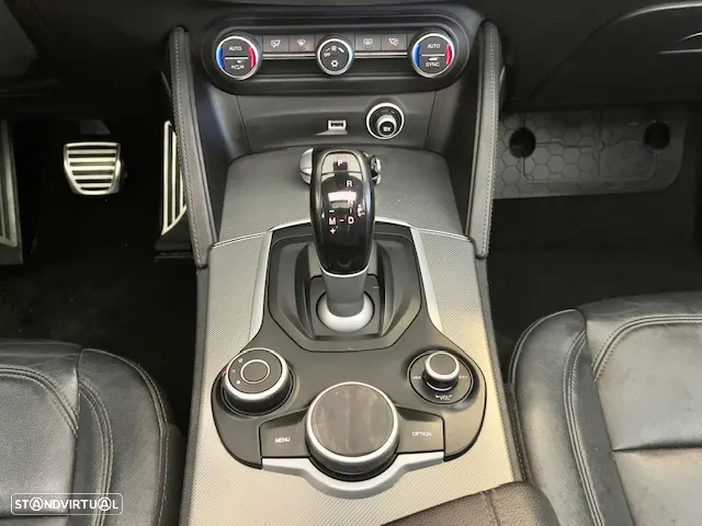Alfa Romeo Stelvio 2.2 D Veloce Q4 AT8 - 8