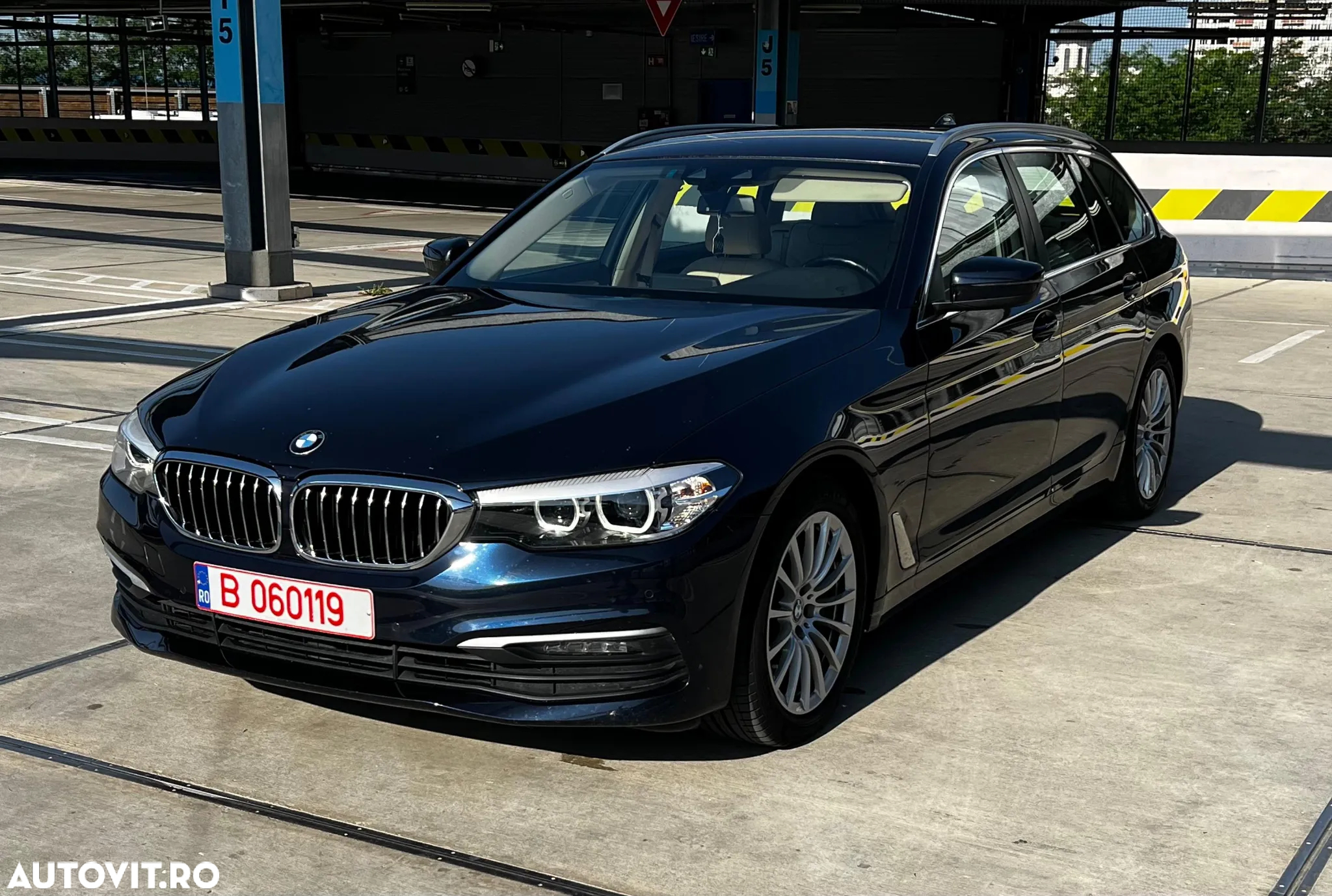 BMW Seria 5 530d xDrive Touring Aut. - 3