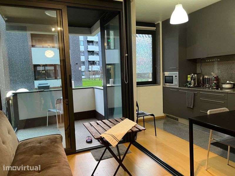 No Mondego Residence T0 com aparcamento, mobilado. - Grande imagem: 5/10
