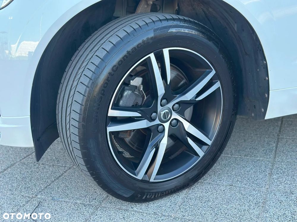 Volvo XC 60 B4 D AWD R-Design - 23