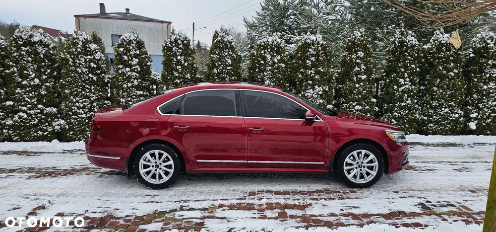 Volkswagen Passat - 4