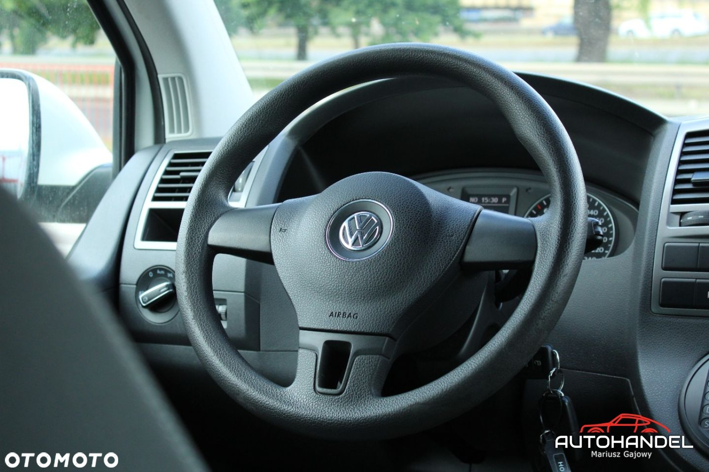 Volkswagen Caravelle - 9