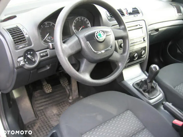 Skoda Octavia 1.6 Ambiente - 16