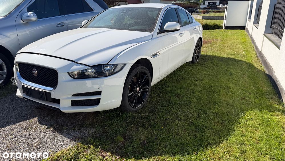 Jaguar XE - 1