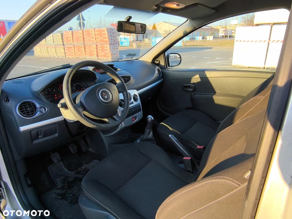 Renault Clio 1.5 dCi Authentique - 9