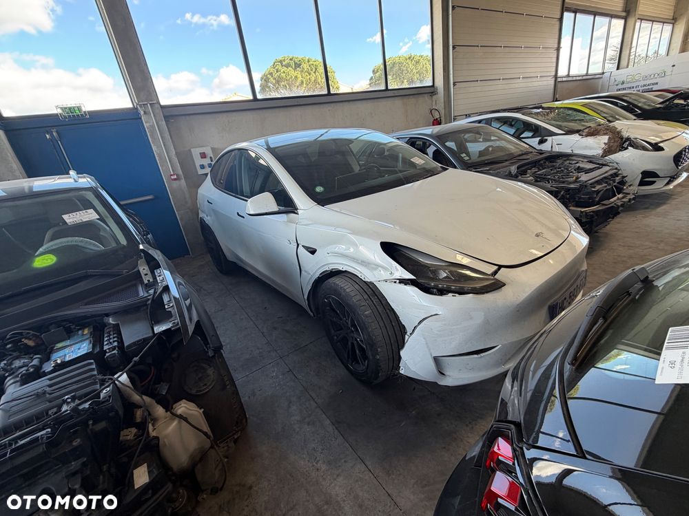 Tesla Model Y RWD - 2