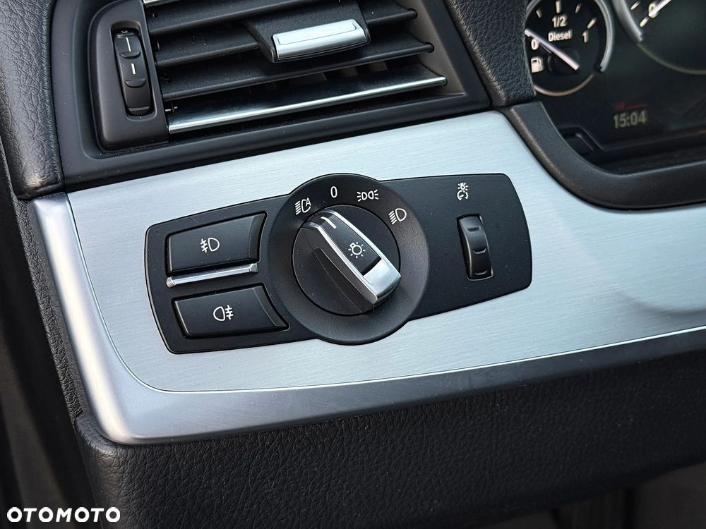 BMW Seria 5 520d xDrive - 14