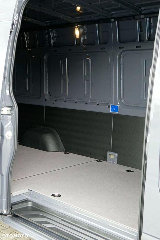 Mercedes-Benz Sprinter - 25