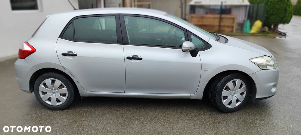 Toyota Auris 1.6 Terra - 2