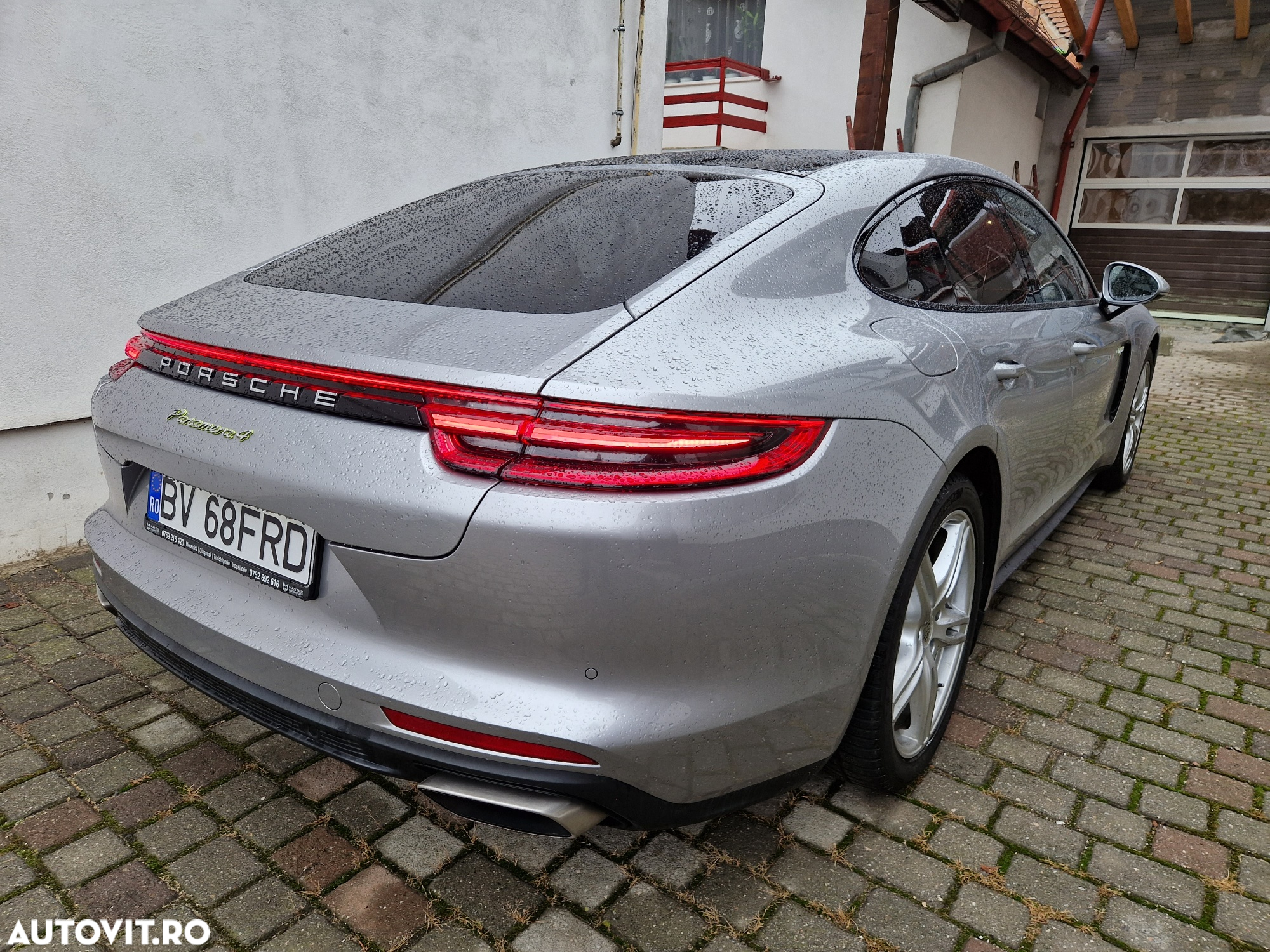 Porsche Panamera - 4