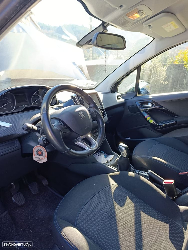 Peugeot 208 1.6 BlueHDi Style - 9