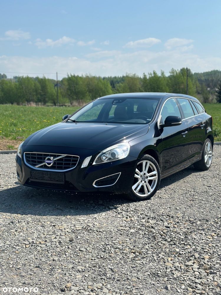 Volvo V60 T3 Summum - 1