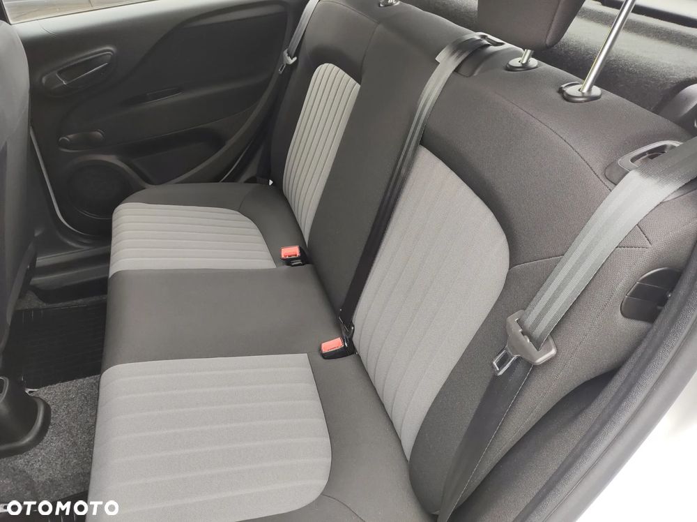 Fiat Punto 1.4 Young - 23