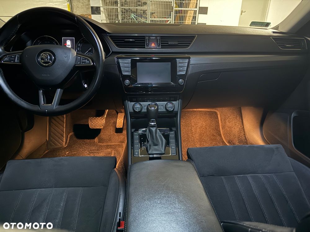 Skoda Superb 2.0 TDI Ambition DSG - 23