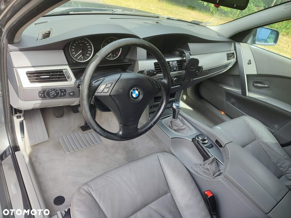 BMW Seria 5 523i - 5