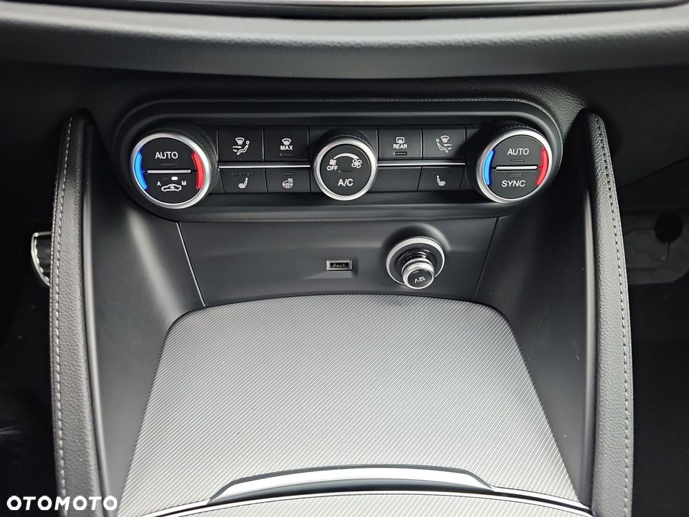 Alfa Romeo Stelvio - 14