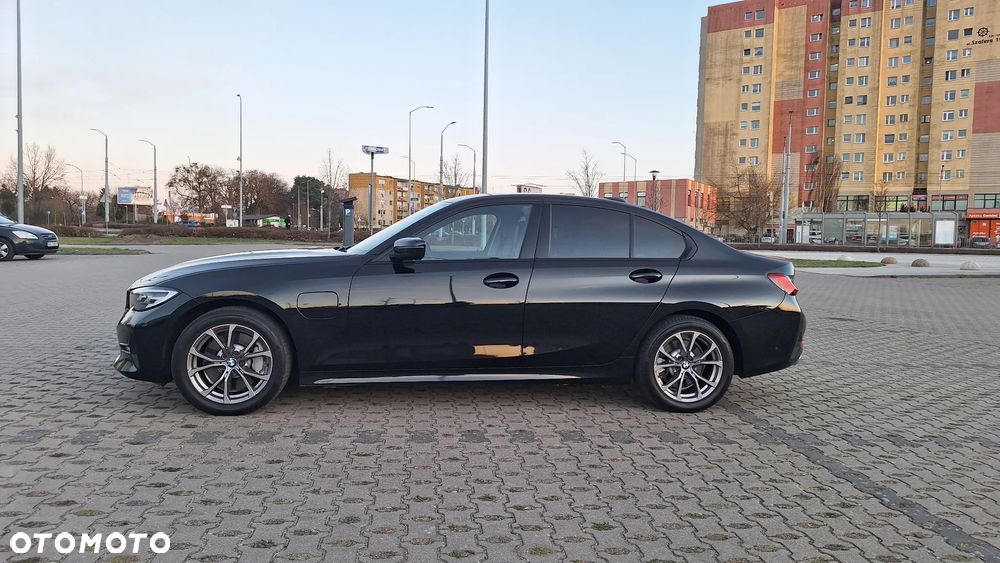 BMW Seria 3 330e M Sport - 4