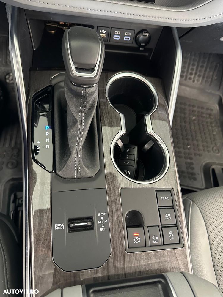 Toyota Highlander 2.5 L Dynamic Force 248CP Luxury Pearly - 32