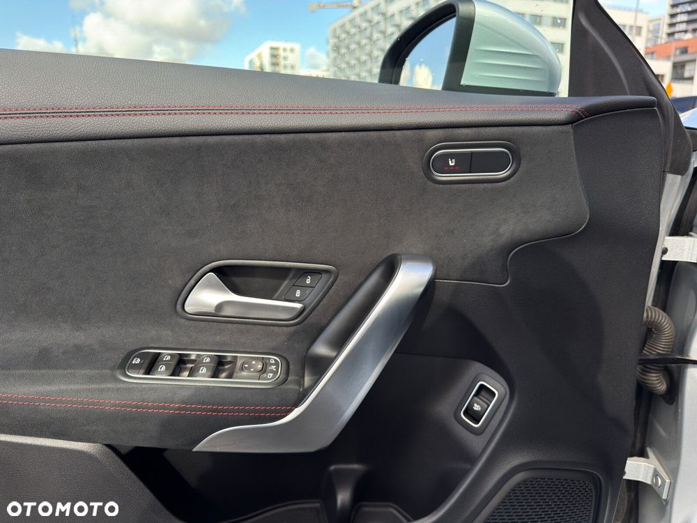 Mercedes-Benz CLA 200 AMG Line 7G-DCT - 14