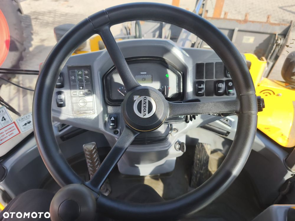 Volvo L30G - 13