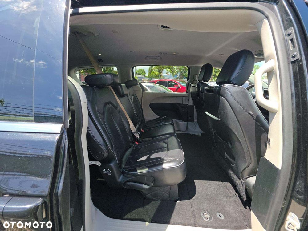 Chrysler Pacifica - 10