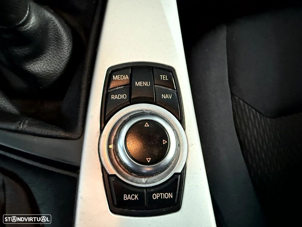 BMW 318 d Navigation - 32