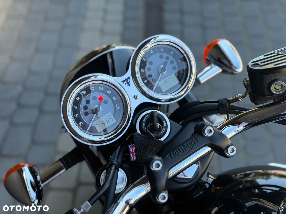 Triumph Bonneville - 15