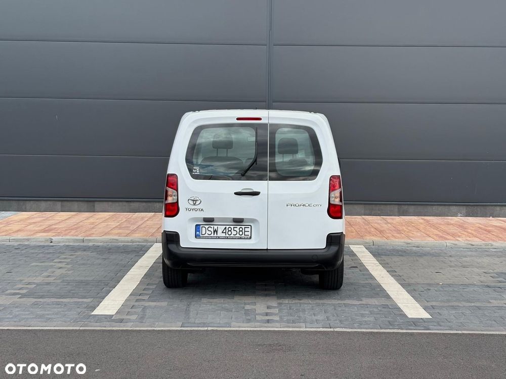 Toyota Proace City Verso 1.2 D-4T Business - 4