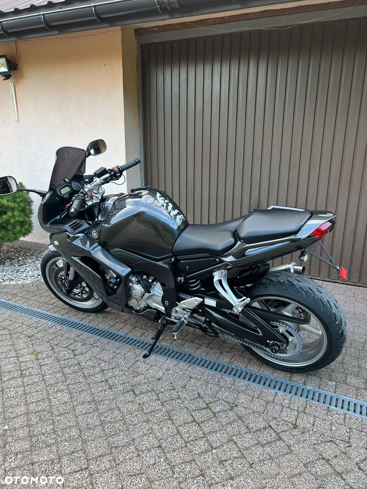Yamaha FZ - 22