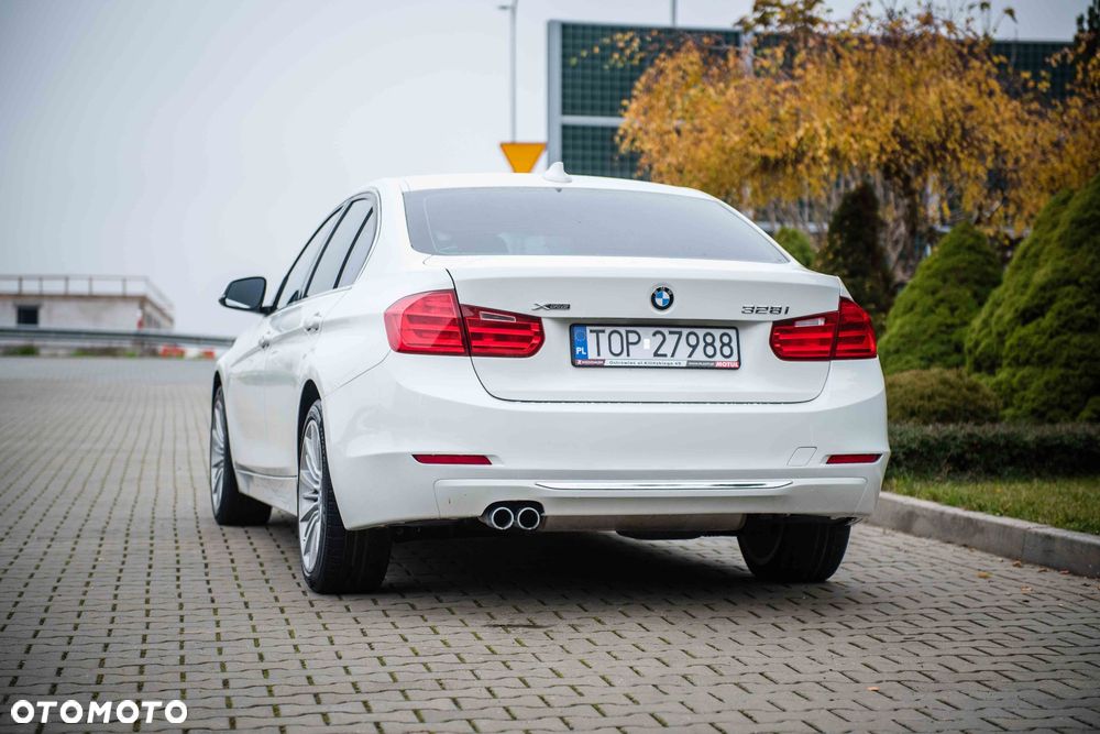 BMW Seria 3 328i Touring xDrive Sport-Aut - 9