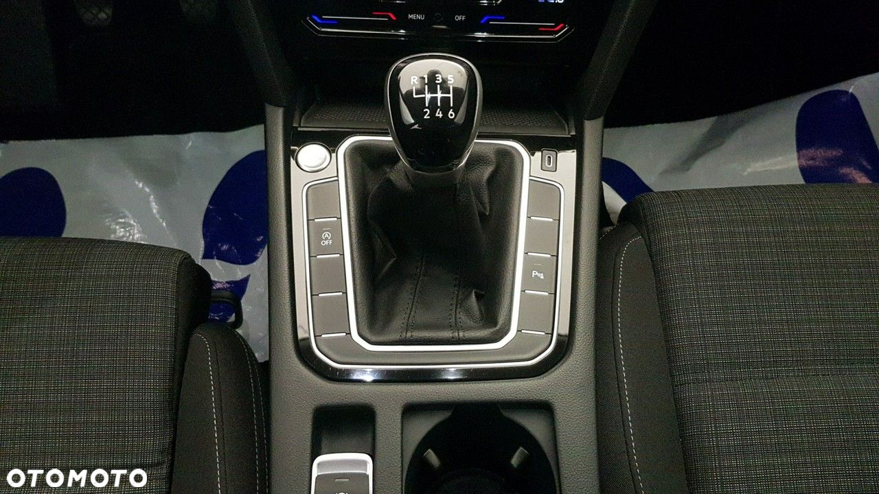 Volkswagen Passat - 29