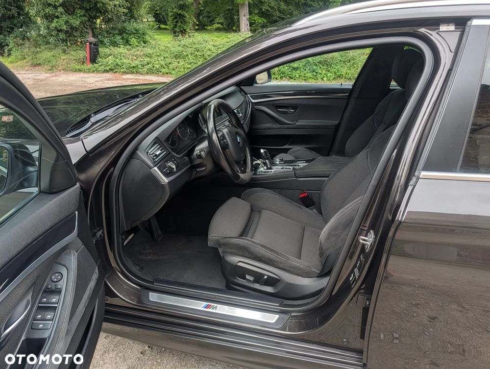 BMW Seria 5 520d M Sport - 29