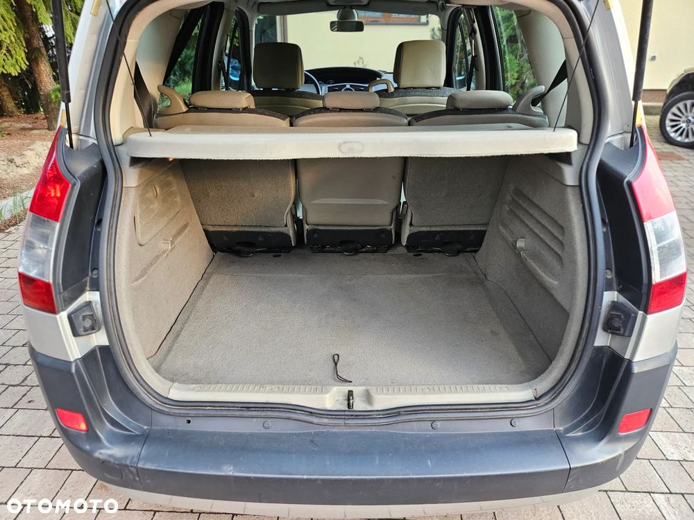 Renault Scenic 1.6 16V Emotion - 9