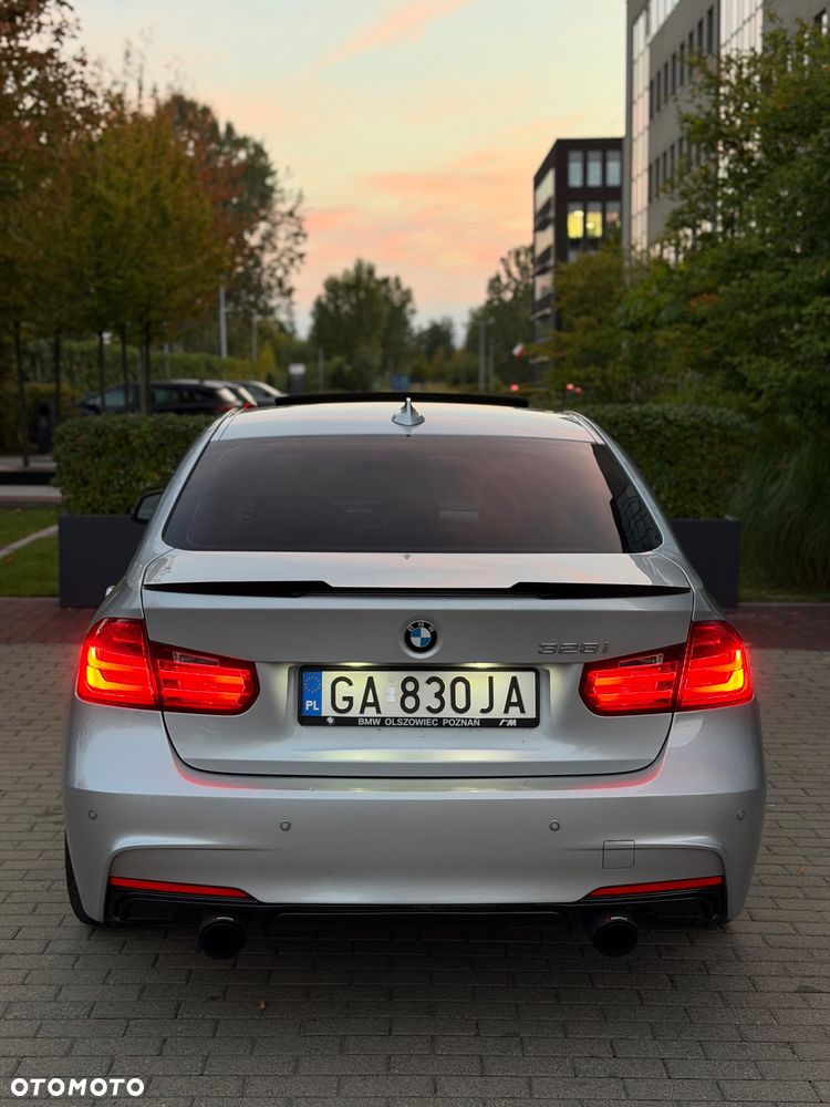 BMW Seria 3 328i - 4