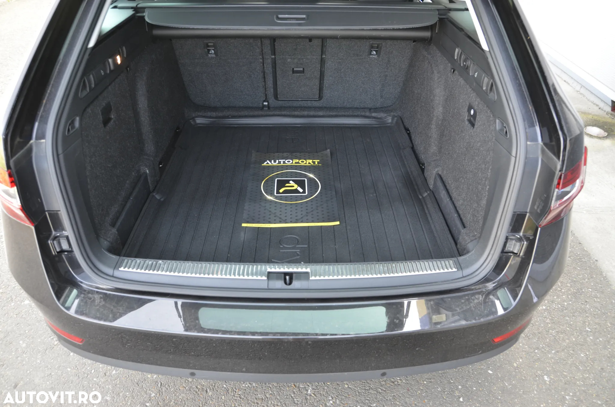 Skoda Superb 2.0 TDI DSG Style - 32