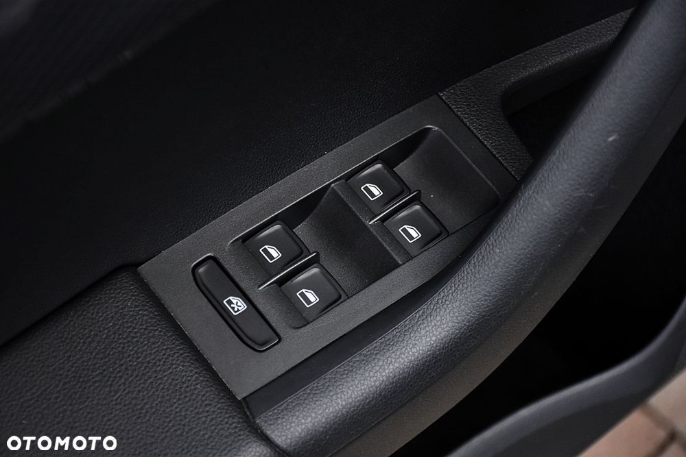 Skoda Octavia 2.0 TDI DSG RS - 26