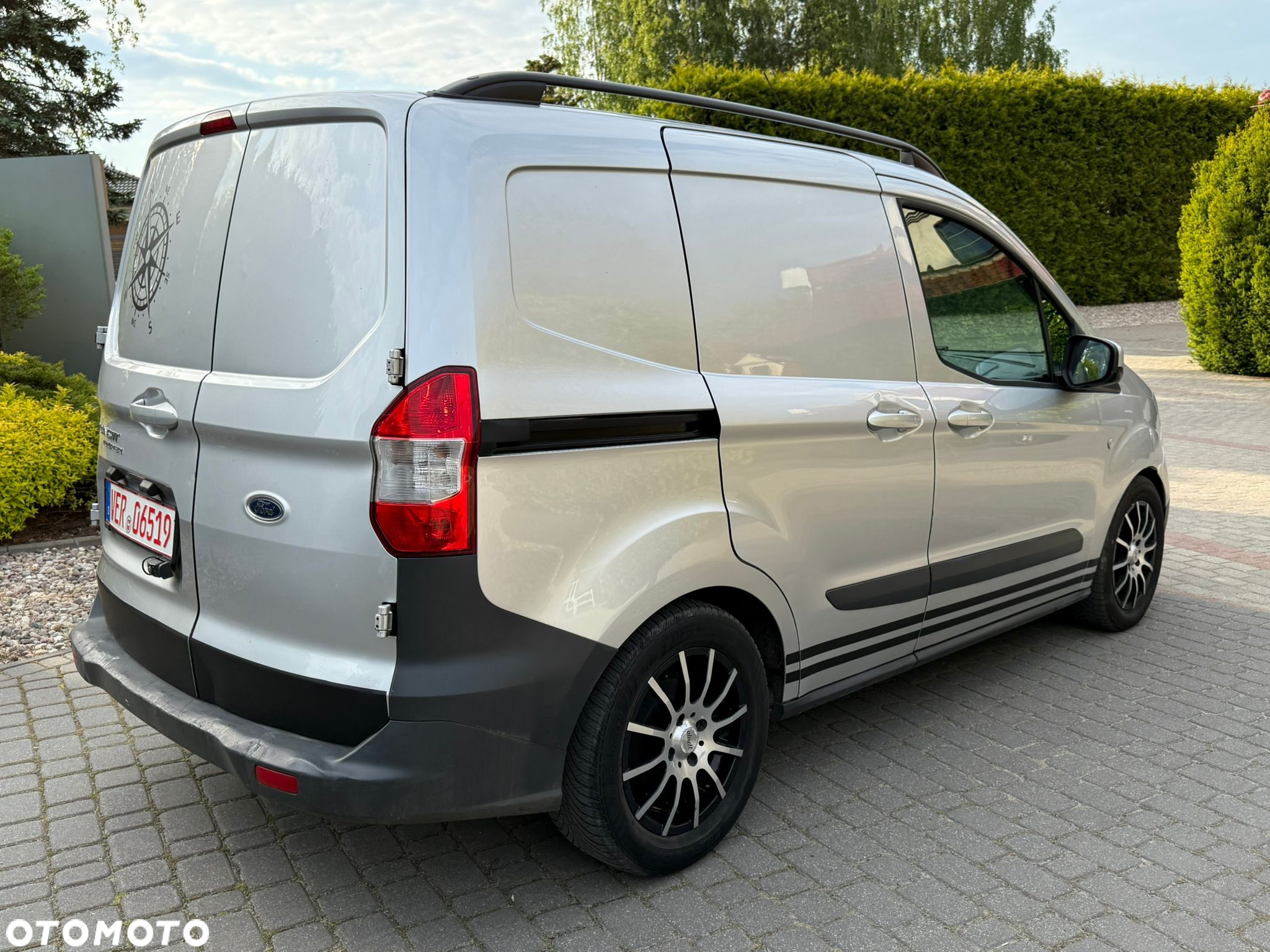 Ford Transit Courier - 4
