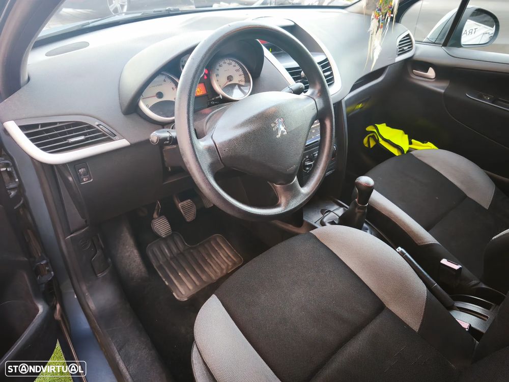 Peugeot 207 1.4 HDi Premium - 16