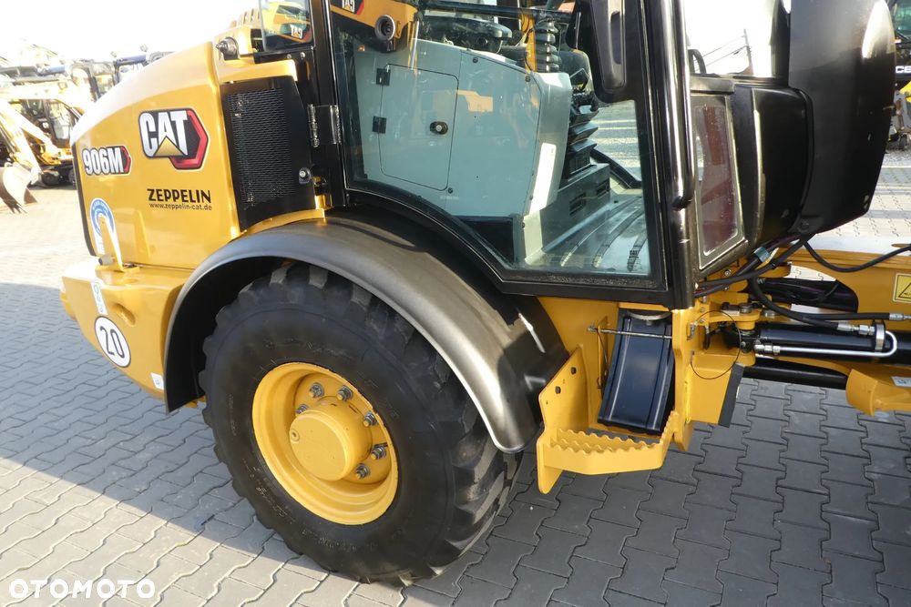 Caterpillar 906M Z KROKODYLEM I WIDŁAMI - 14