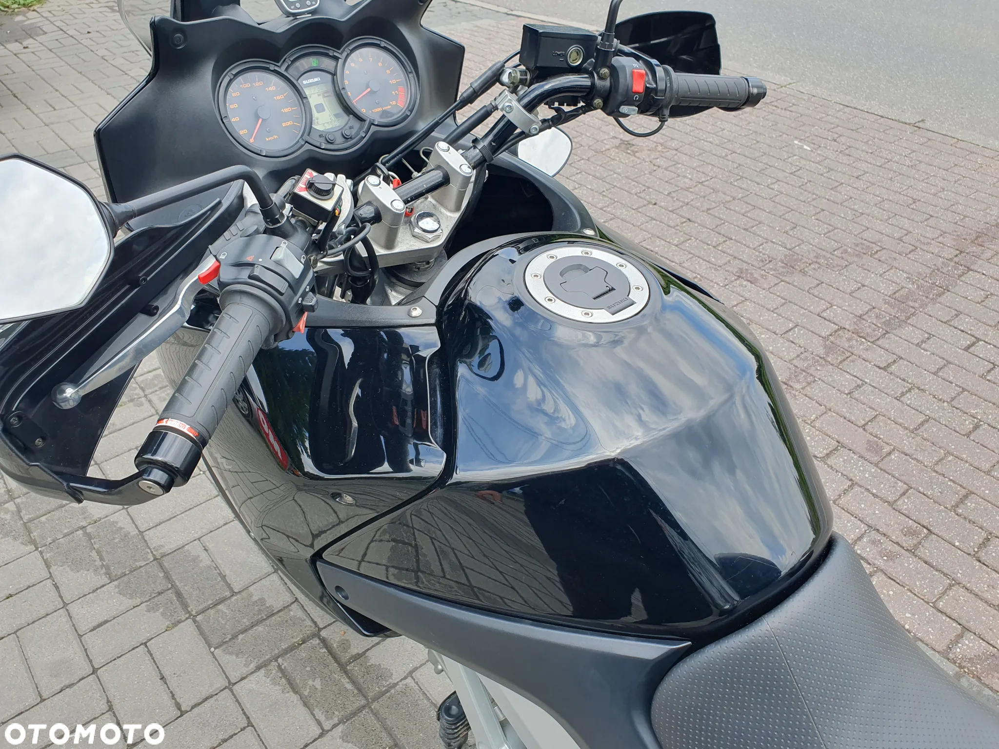 Suzuki V-STROM - 14