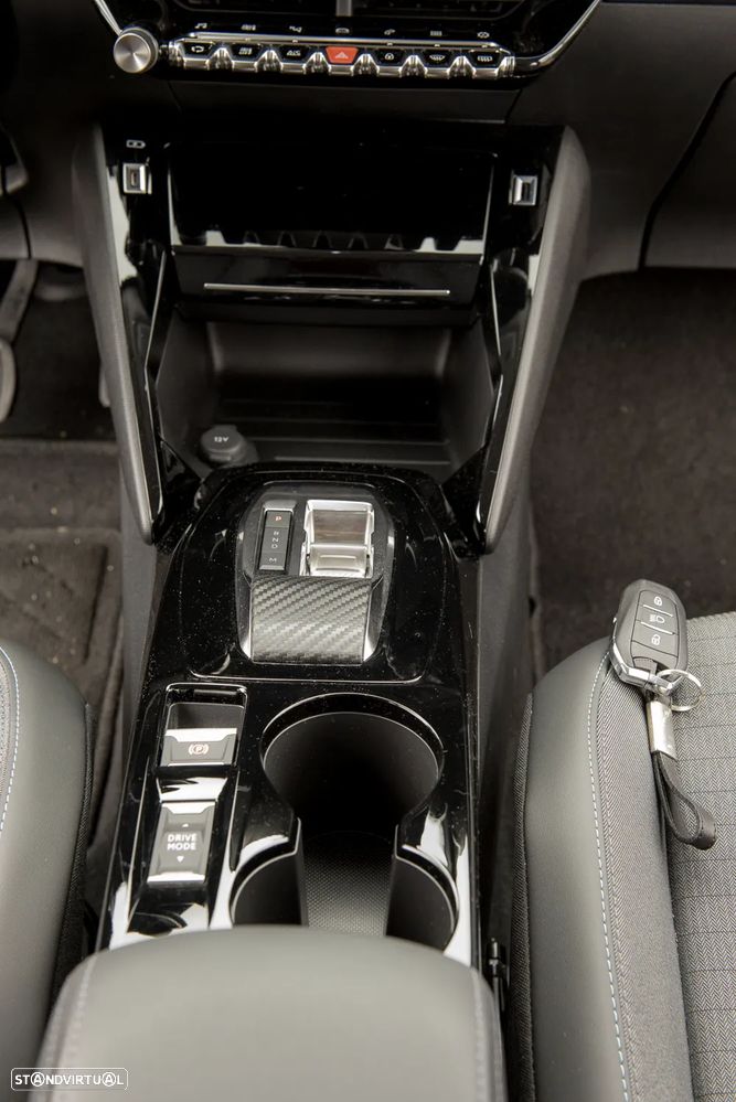 Peugeot 2008 1.2 PureTech Allure Pack EAT8 - 37