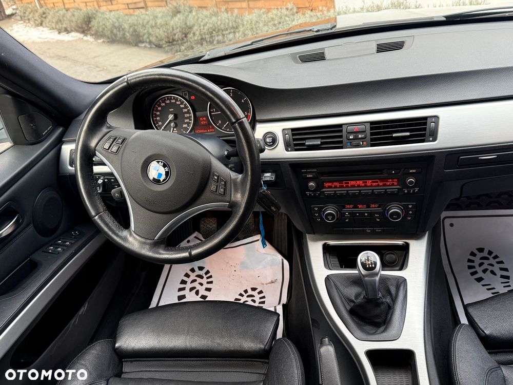 BMW Seria 3 320d xDrive - 10