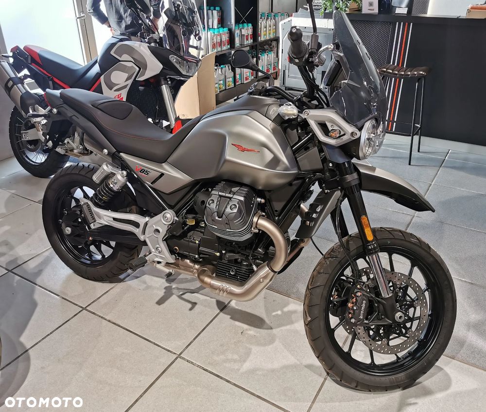 Moto Guzzi V85 - 24