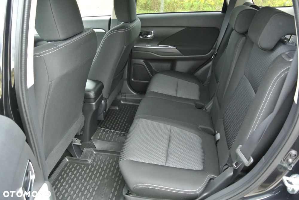 Mitsubishi Outlander 2.0 Intense 4WD CVT - 17
