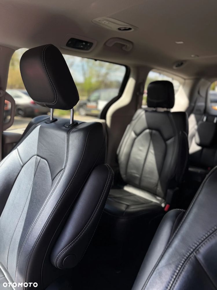 Chrysler Pacifica - 13
