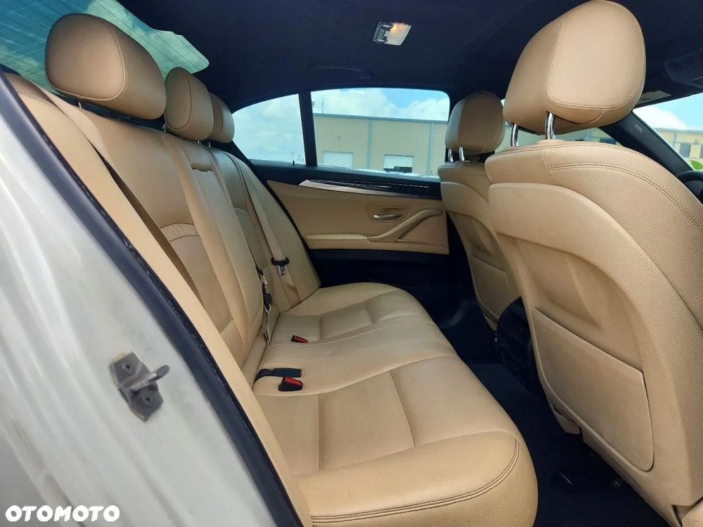 BMW Seria 5 528i xDrive Sport-Aut - 9