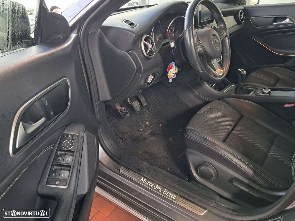 Mercedes-Benz CLA 180 d Shooting Brake - 4